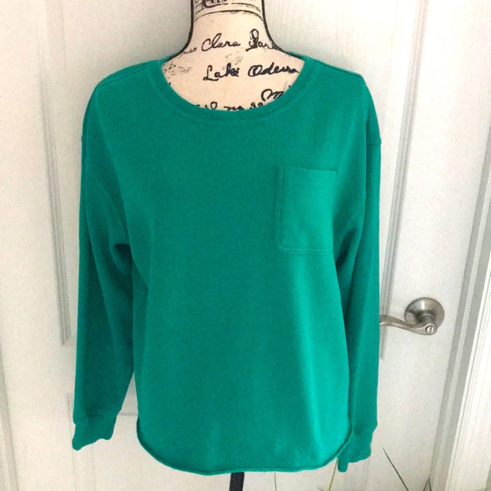 Universal Thread top.